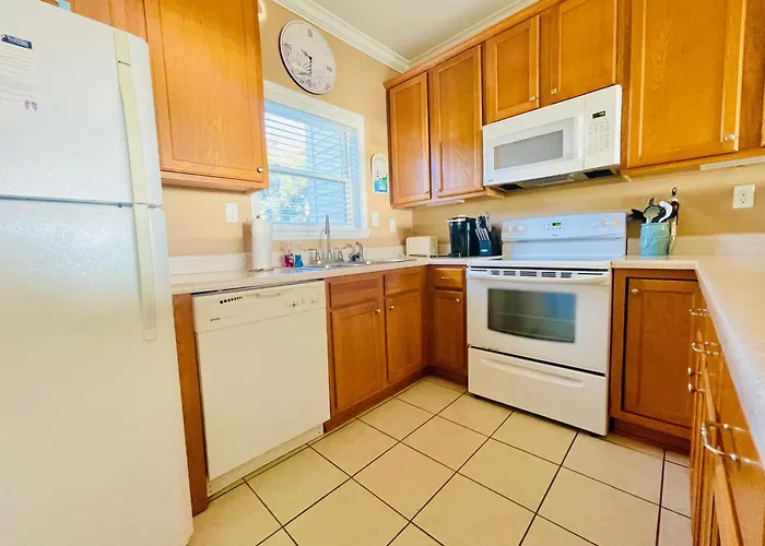 123 Beau Clair - Beachside Townhome With Balcony And Pool In Long Beach